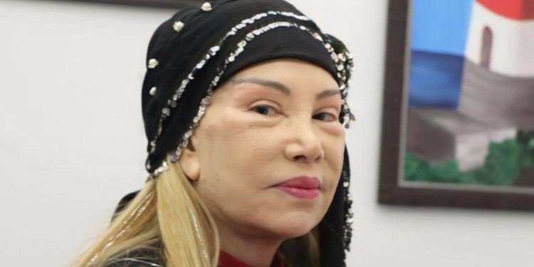 81 yaşındaki Bedia Akartürk’ün estetik nedeni