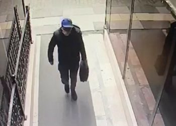 Ankara’da kargocu kılığında aldıkları imzalarla sahte senet düzenlediler