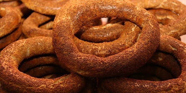 Ankara’da simit yarından itibaren 7 TL’den satılacak
