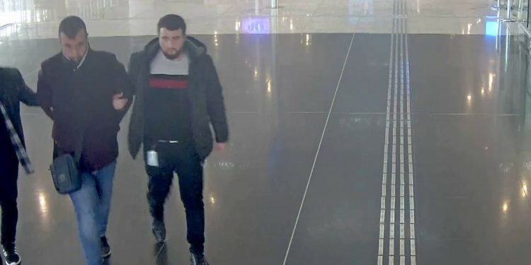 Aranan suçlu İstanbul Havalimanı’na annesini karşılamaya gelince yakalandı