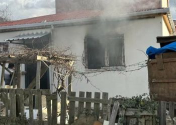 Arnavutköy’de yaşlı kadın için yapılan ev teslim edildiği gün yandı