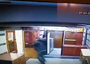 Azerbaycan’ın İran Büyükelçiliği’ne silahlı saldırı anı ortaya çıktı