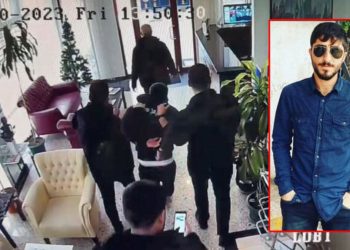 Bakırköy’de çocukluk arkadaşını boğazını keserek öldürdü