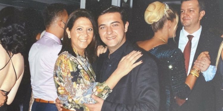 Berat Efe Parlar annesini kaybetti