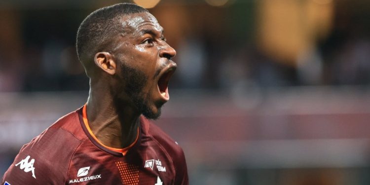 Beşiktaş savunmaya Kouyate’yi istiyor