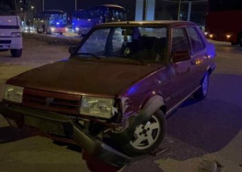 Burdur’da dur ihtarına uymayan alkollü sürücü, polise çarpıp kaçtı