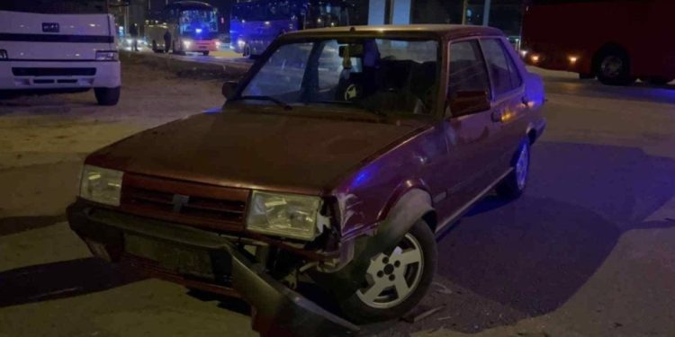 Burdur’da dur ihtarına uymayan alkollü sürücü, polise çarpıp kaçtı