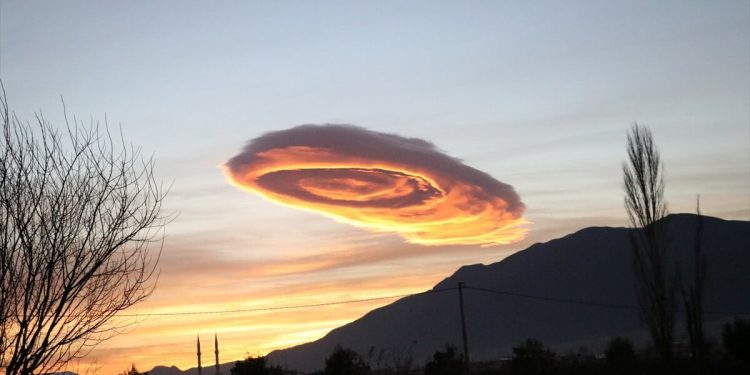 Bursa’da lodos sonrasında mercek bulut ortaya çıktı