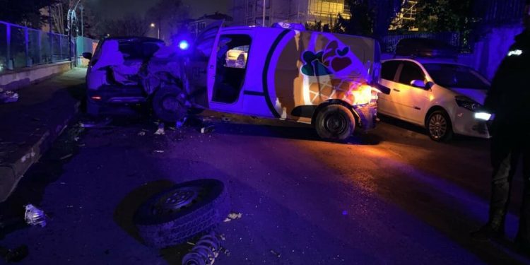 Büyükçekmece’de alkollü sürücü, 5 araca çarptı