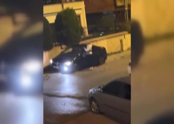 Büyükçekmece’de yüksek sesli müzik dinleyen kadın sürücüye tepki