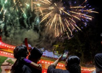 Çin’de Tavşan Yılı kutlamalarına yüzlerce kişi katıldı