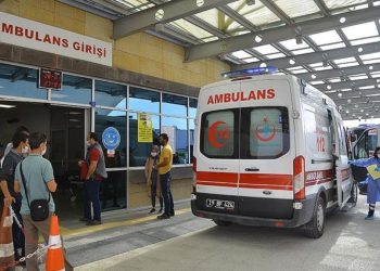 Çorum’da kardeşlerin kavgasında anne yaralandı