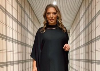 Demet Akalın’dan takipçisine yanıt: Sahneme kuku izlemeye gelmiyorlar