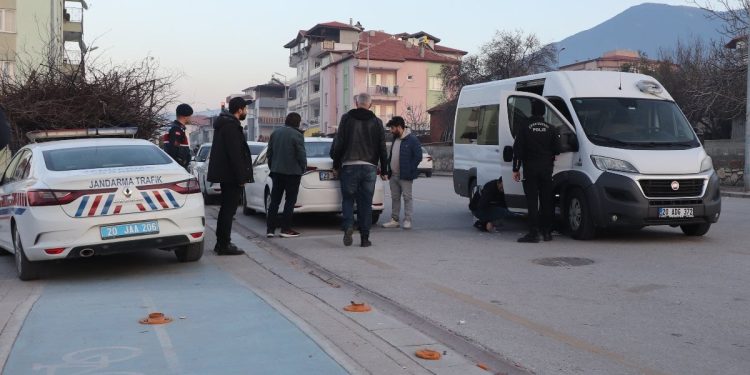 Denizli’de husumetli iki aile birbirine girdi