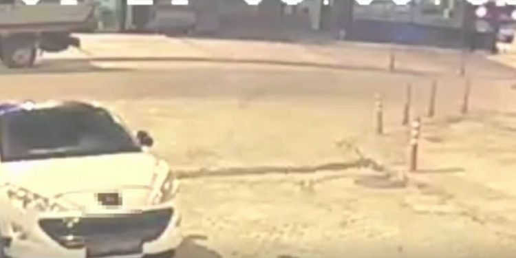 Denizli’de sarrafı soymak için bitişiğindeki iş yerinin duvarını kırdılar