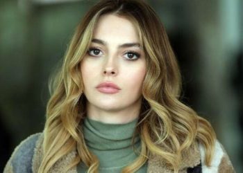 Derin göğüs dekoltesinde sınır tanımadı! Sadakatsiz’in Derin’i Melis Sezen’e yorum yağdı: “Mermer gibi kadın”