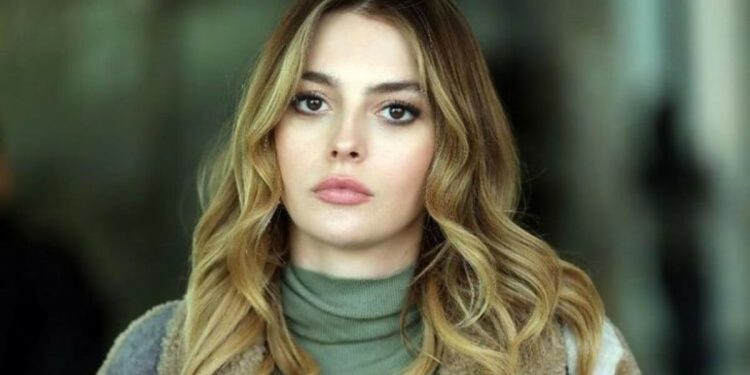 Derin göğüs dekoltesinde sınır tanımadı! Sadakatsiz’in Derin’i Melis Sezen’e yorum yağdı: “Mermer gibi kadın”