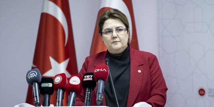 Derya Yanık: Eşcinsellikle mücadele yaşam tarzına müdahale değil