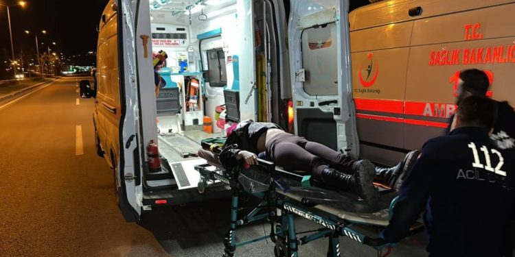 Düzce’de taksi ile otomobil çarpışarak şarampole uçtu