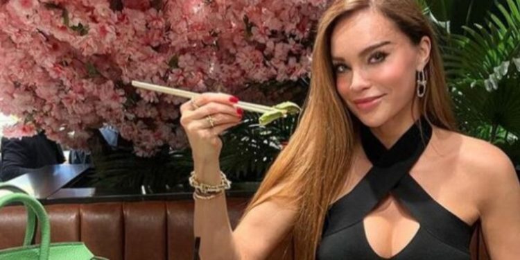 Ebru Şallı 600 bin TL’lik çantasını gösterdi