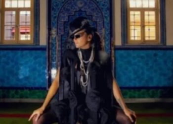 Eda Taşpınar’ın camideki pozu, Osman Hamdi’nin tablosuna benzetildi