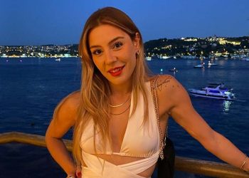 Ege Kökenli transparan elbisesiyle nefes kesti! “Başyapıt”