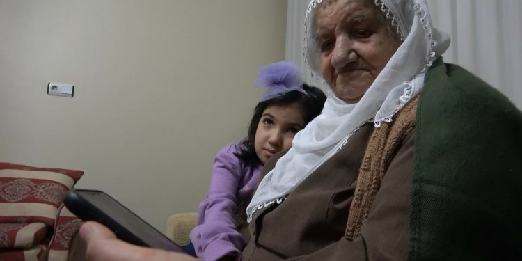 Elazığlı Raife Nine’nin videolarını milyonlar izliyor