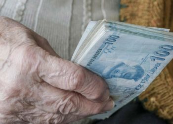 Emeklilikten sonra çalışmaya devam eden işçiye tazminat yok