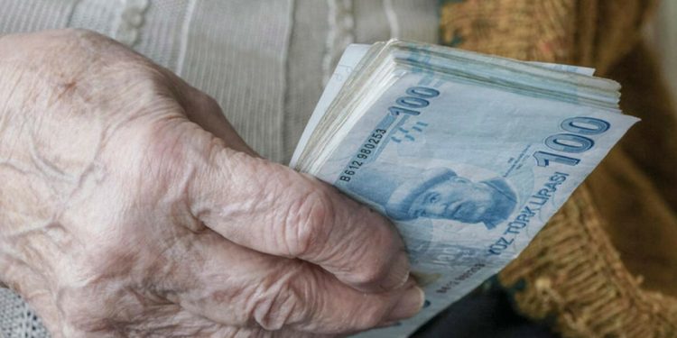 Emeklilikten sonra çalışmaya devam eden işçiye tazminat yok