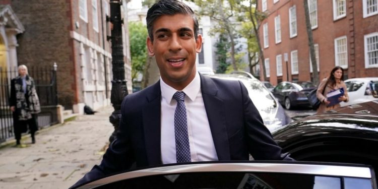 Emniyet kemeri takmayan İngiltere Başbakanı Sunak’a soruşturma