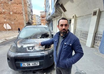 Esenler’de madde bağımlısı genç arabayı yaktı