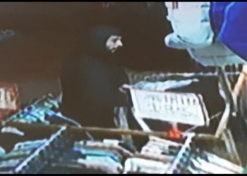 Esenyurt’ta 3 gün boyunca aynı mağazadan elbise çalan hırsız kamerada