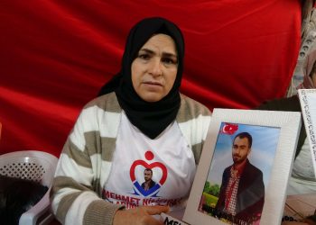 Evlat nöbetindeki anne: HDP’nin siyasi uzantıları oğlumu dağa kaçırdı.