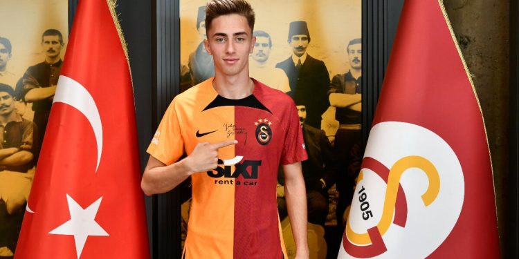 Galatasaray, Özgür Baran Aksaka’nın sözleşmesini uzattı