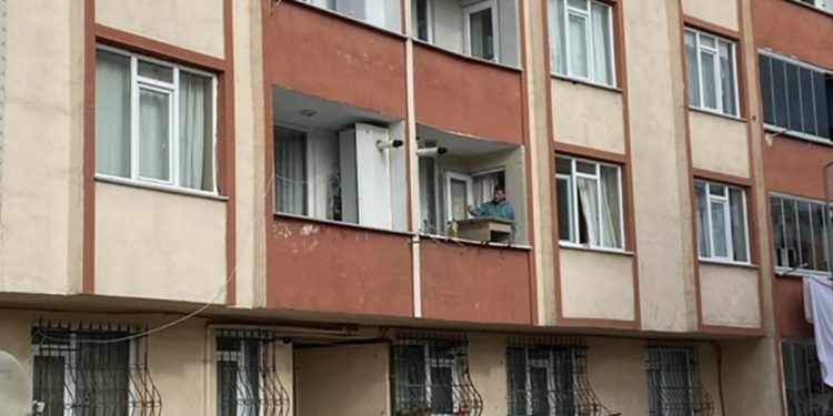 Gaziosmanpaşa’da evi başkasına satılınca sinir krizi geçirdi