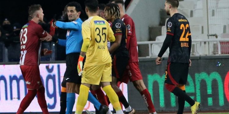 Hakemler VAR kayıtlarının yayınlanmasından rahatsız