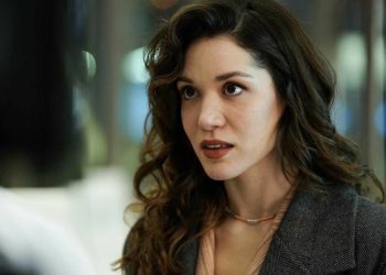 Hazal Subaşı eğilirken frikik verdi, göğüsleri açıldı! Instagram coştu: “Şampiyonlar Ligi”