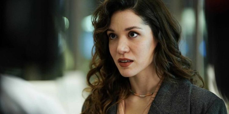 Hazal Subaşı eğilirken frikik verdi, göğüsleri açıldı! Instagram coştu: “Şampiyonlar Ligi”