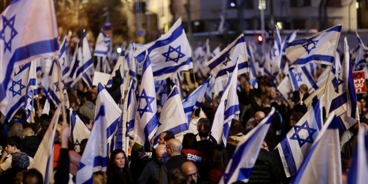 İsrail’de Netanyahu hükümetinin yargı düzenlemesi protesto edildi