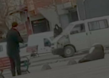 İstanbul’da bir kişi yolda yürüyen eşine peş peşe ateş etti