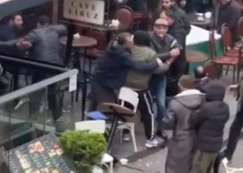 İstanbul’da kafede baltalı kavga paniği