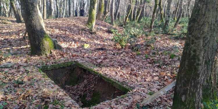 İstanbul’da mezarlık defineciler tarafından talan edildi