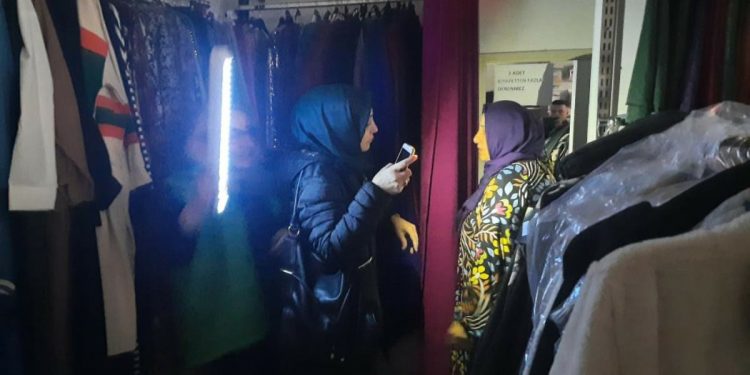 İstanbul’da müşterilerin karanlıkta alışveriş yaptığı butik şaşkına çevirdi