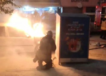 İstanbul’da oğluna hediye ettiği otomobil yandı