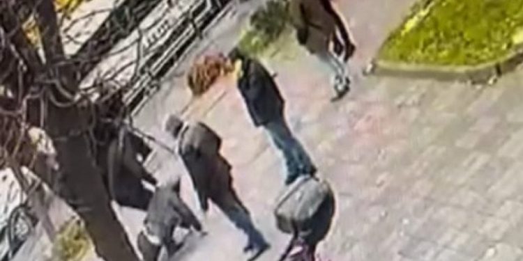 İstanbul’da takip ettiği çocuğu taciz eden sapığa meydan dayağı