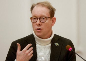 İsveçli Bakan Billström, Kur’an-ı Kerim yakılmasını savundu: Yasalar izin veriyor