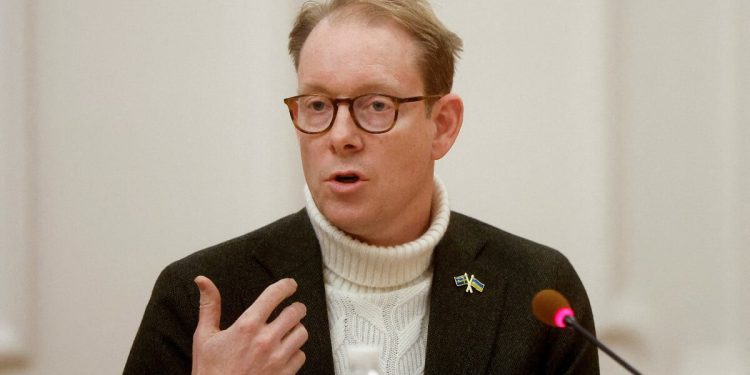 İsveçli Bakan Billström, Kur’an-ı Kerim yakılmasını savundu: Yasalar izin veriyor