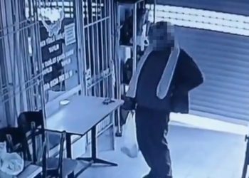 İzmir’de oynaya oynaya telefon çaldı