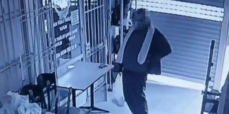 İzmir’de oynaya oynaya telefon çaldı