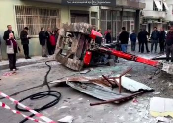 İzmir’de yıkım yaparken 3’üncü kattan sokağın ortasına düştü